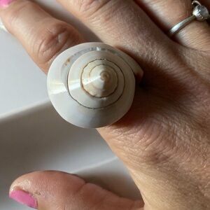 Gorgeous goddess off white seashell ring